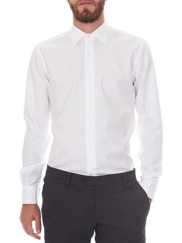 Classic white shirt with high-quality cotton fabric