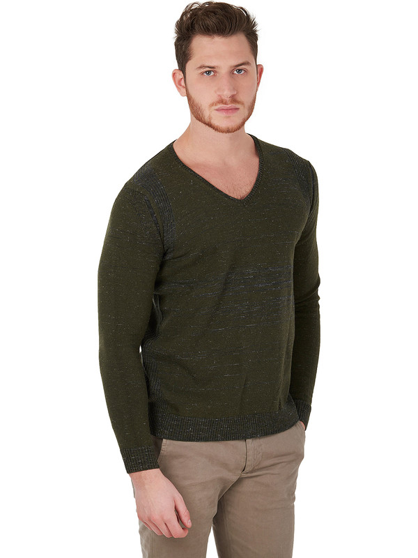 Men's Essential Embroidered V-Neck Knit Jumper in Heritage Pine Green Marl