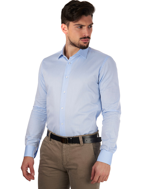 hellblaues herrenhemd