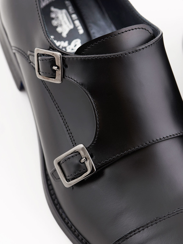 Ceremonial black shoe with side buckle - PDM