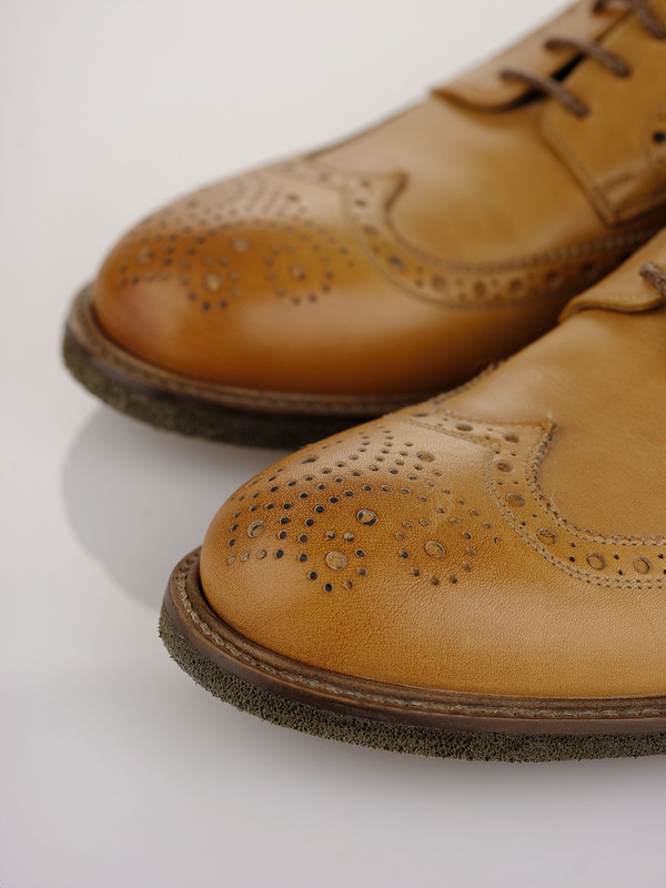 Elegant light brown shoe