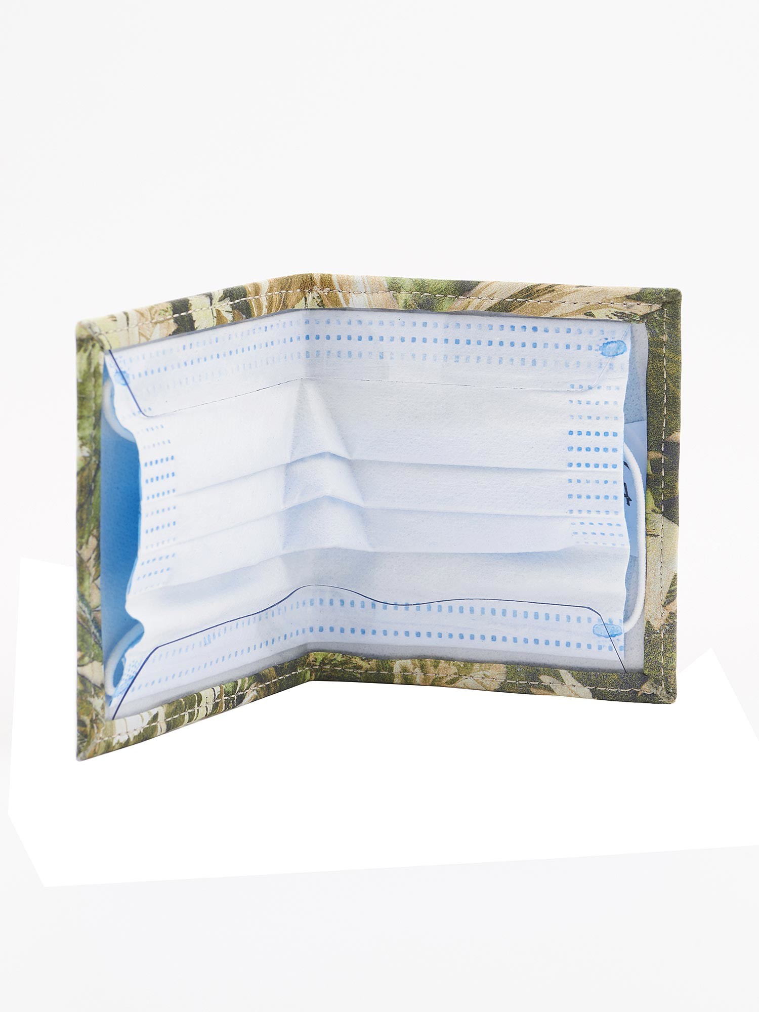 Surgical mask holder in printed leather by Tutus