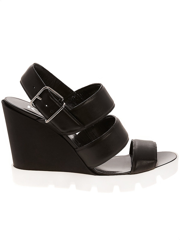 Sandal in black leather with white sole 